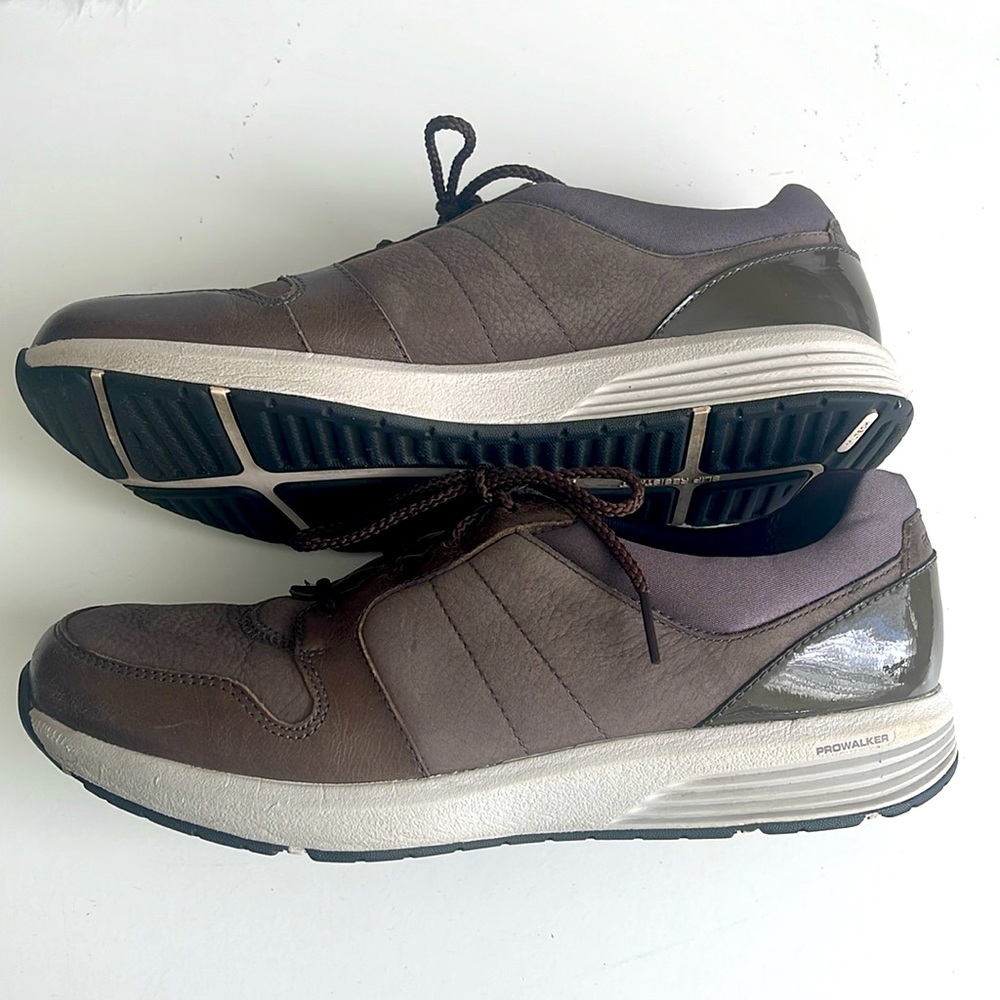Rockport Brown/Olive Green Trutech Prowalker Comfort Sz 9.5 M